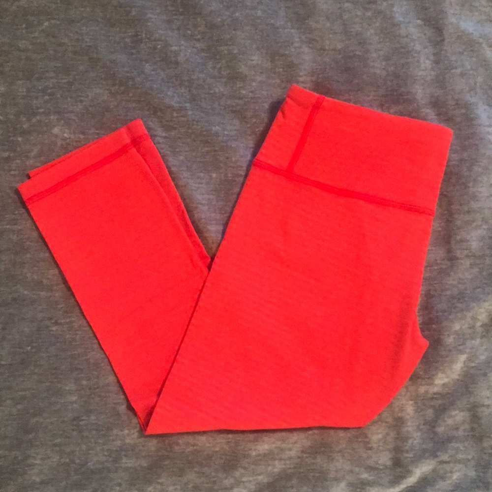 Red LuluLemon 7/8 Wunder Under Crop sz 6